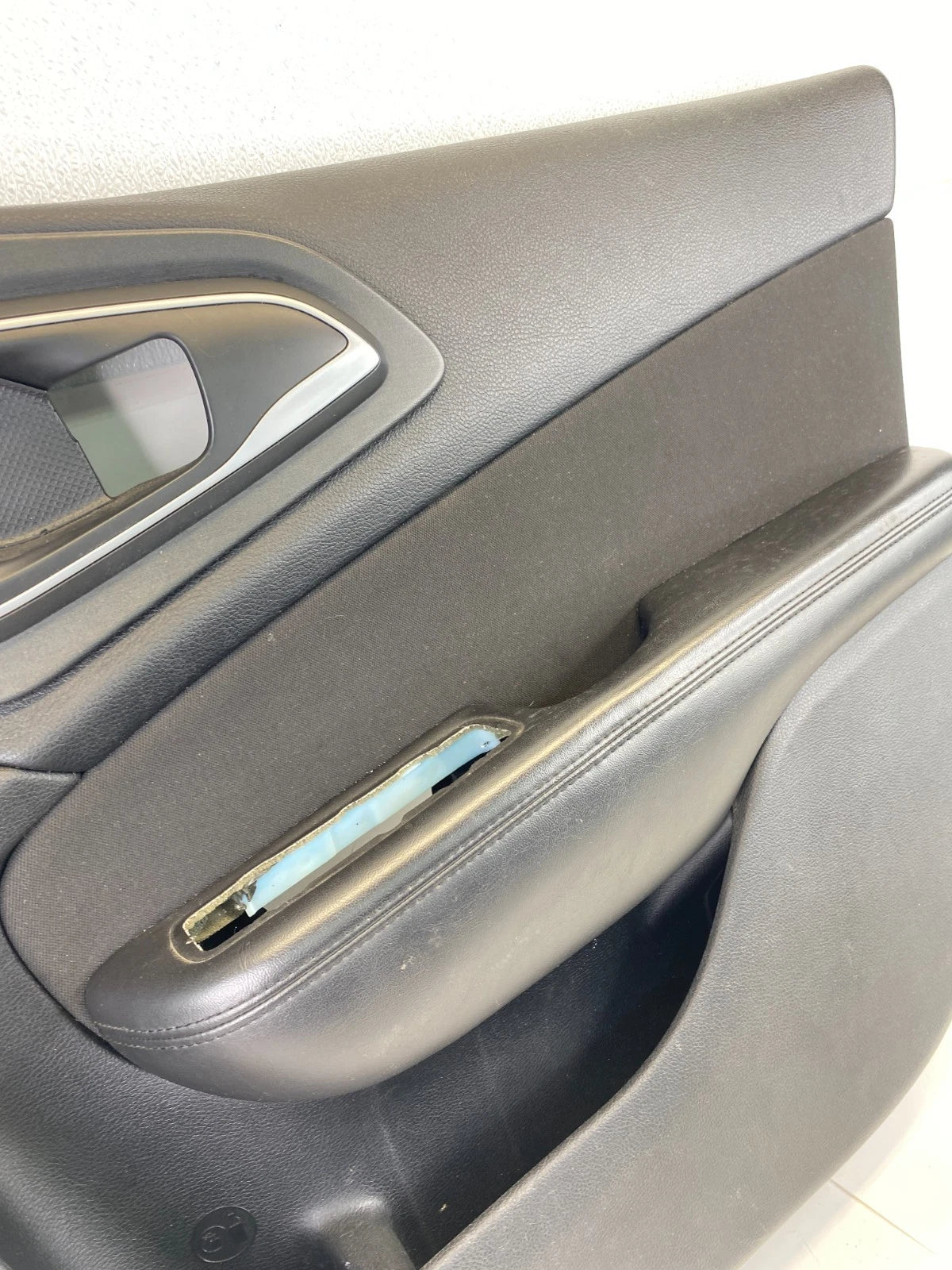 2015-2017 Chrysler 200 Front Right Side Interior Door Panel Assy 5MC30DX9AB OEM