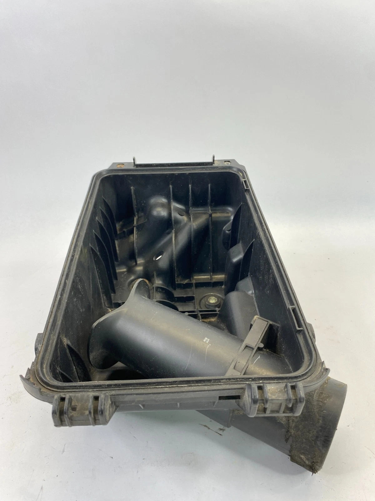 2007-2011 TOYOTA CAMRY HYBRID 2.4L LOWER AIR INTAKE BOX CLEANER COVER 1770128130