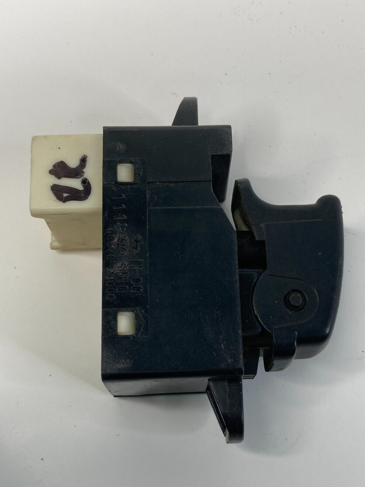 2002-2005 Hyundai Sonata Rear Right Back Side Door Power Window Switch 621W03620