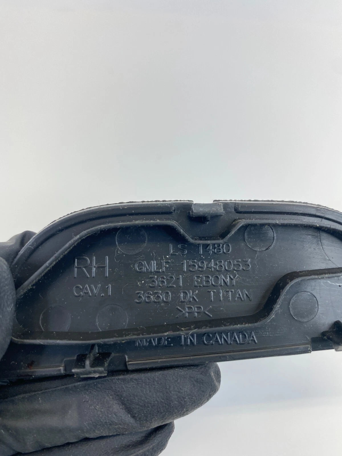 2009-2012 CHEVROLET TRAVERSE FRONT RIGHT DOOR ARMREST TRIM COVER CAP OEM