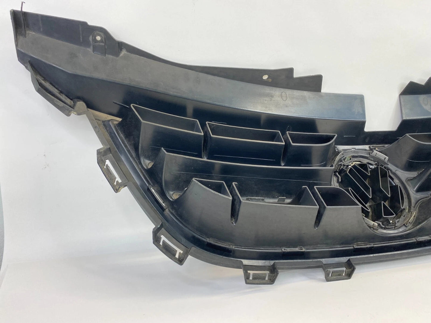 2009-2014 VW VOLKSWAGEN ROUTAN BUMPER FRONT UPPER GRILL GRILLE 05109914AA OEM