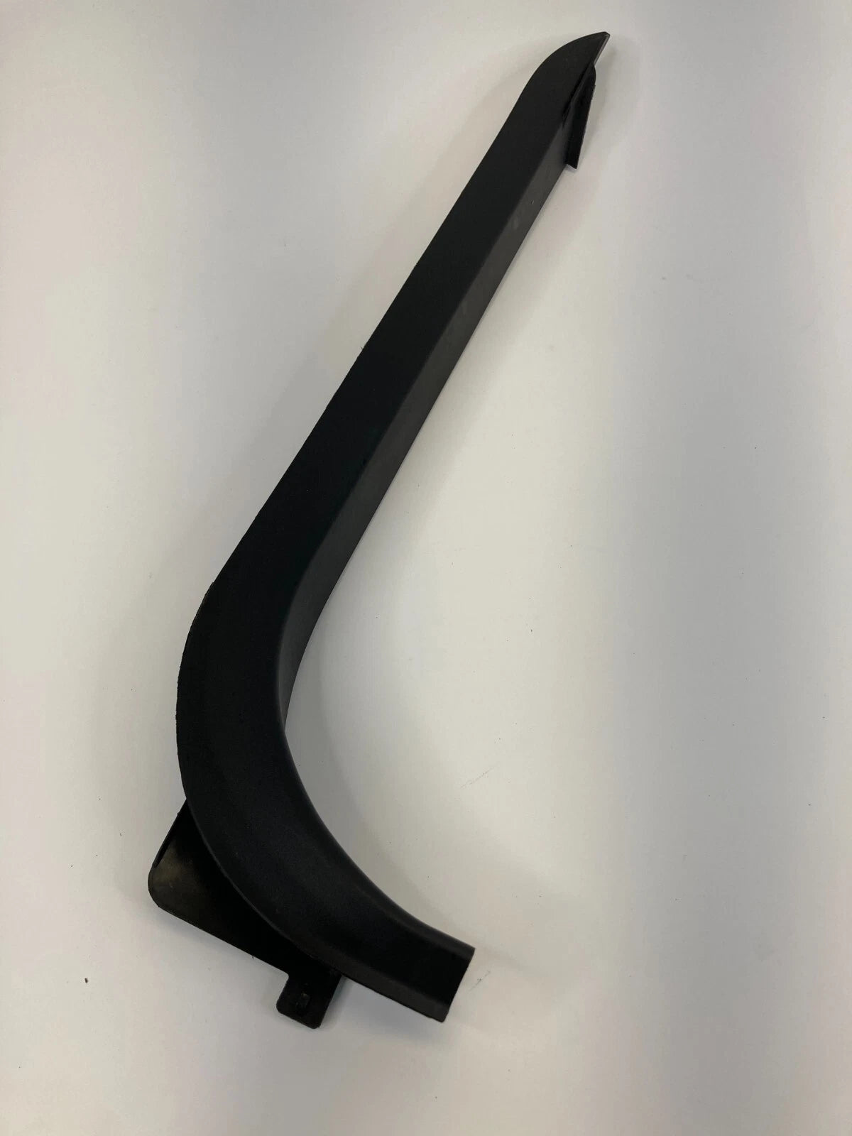 2012-2018 FORD FOCUS REAR LEFT DOOR WINDOW TRIM BEZEL TRIM BM51-A247B57-AEW OEM
