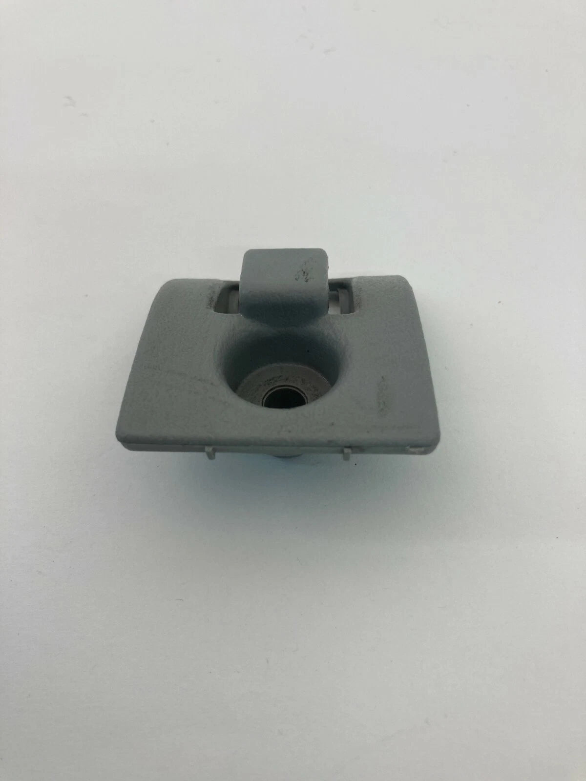 2004 04 SUZUKI VITARA REAR TRUNK ROOF RIGHT PASSENGER HOOK HANGER OEM