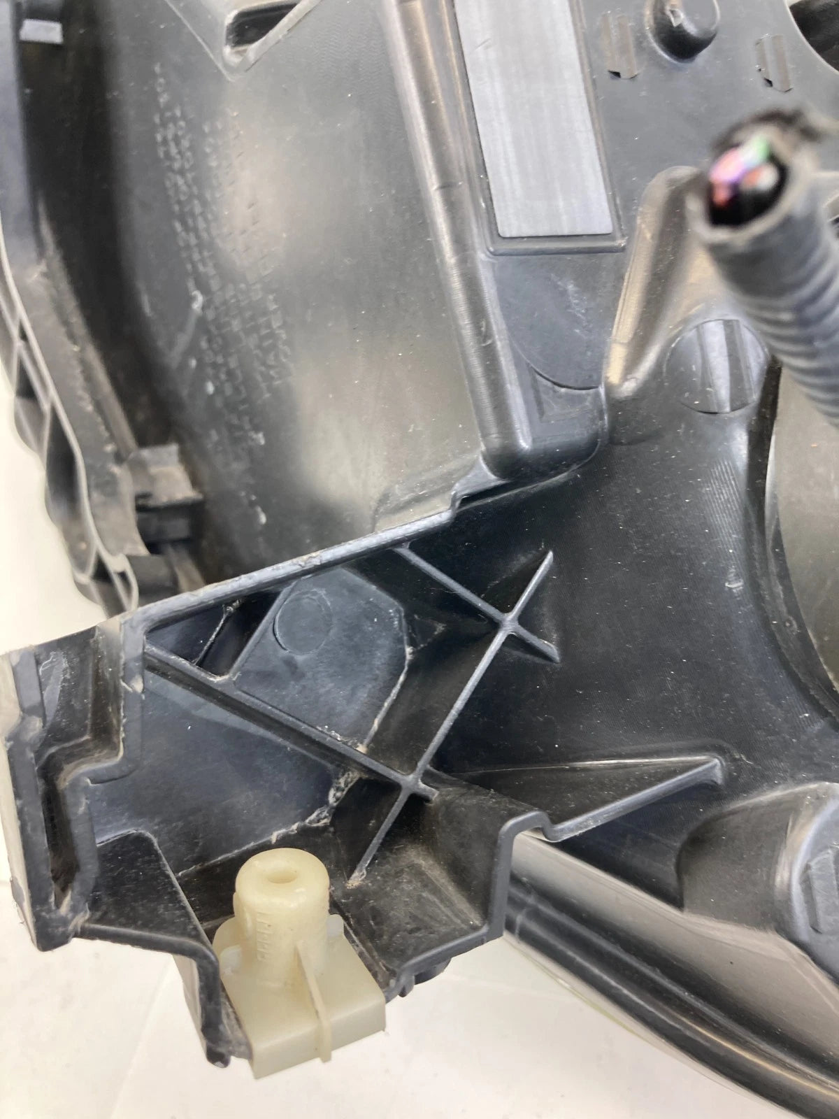 2013-2016 FORD ESCAPE FRONT RIGHT PASSENGER HEADLIGHT HEADLAMP HALOGEN OEM