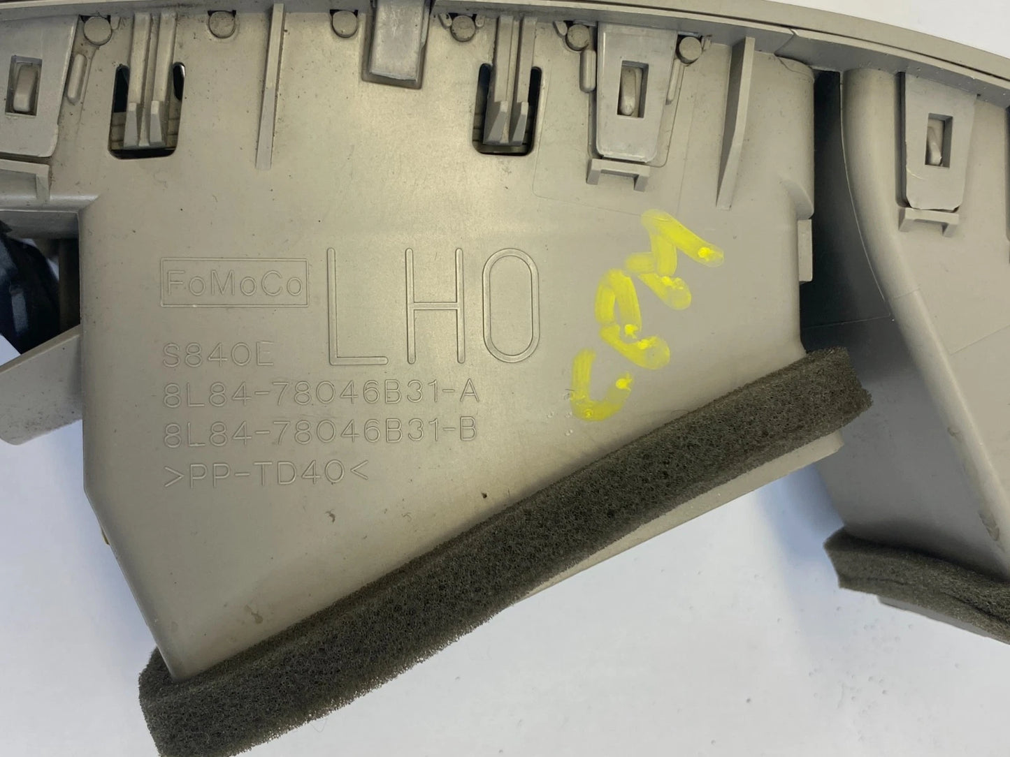 2008-2012 FORD ESCAPE DASH LEFT SIDE A/C AIR VENT GRILL DUCT 8L84-78046B31-A OEM