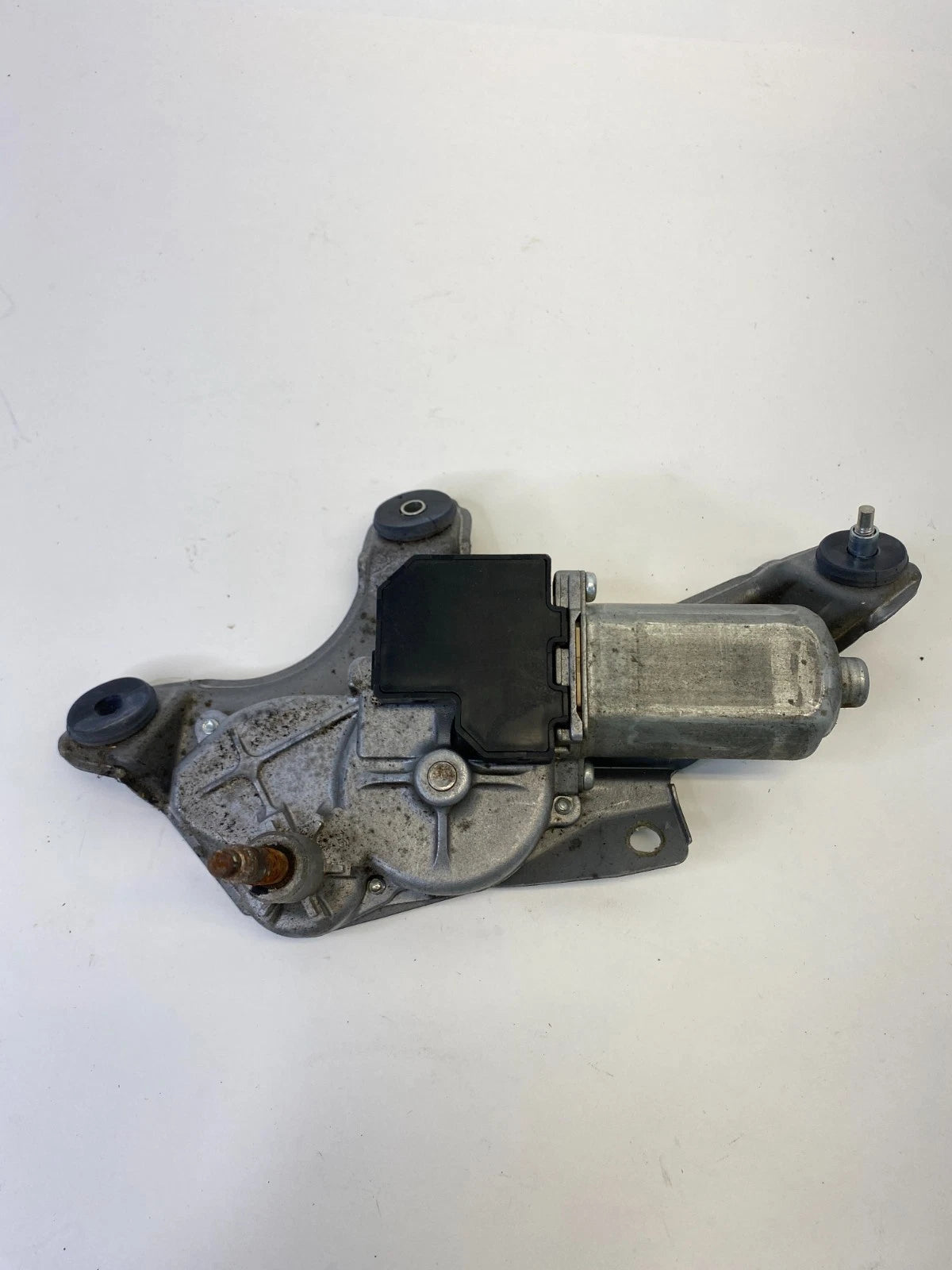 2004-2010 TOYOTA SIENNA REAR WINDSHIELD WIPER MOTOR & BRACKET 85130-AE010 OEM