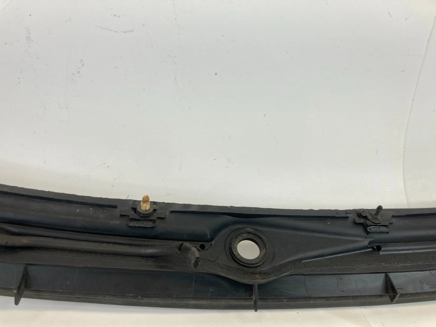 1999 2000 BMW 323I FRONT LOWER WINDSHIELD COWL PANEL COVER TOP TRIM 8-208-483