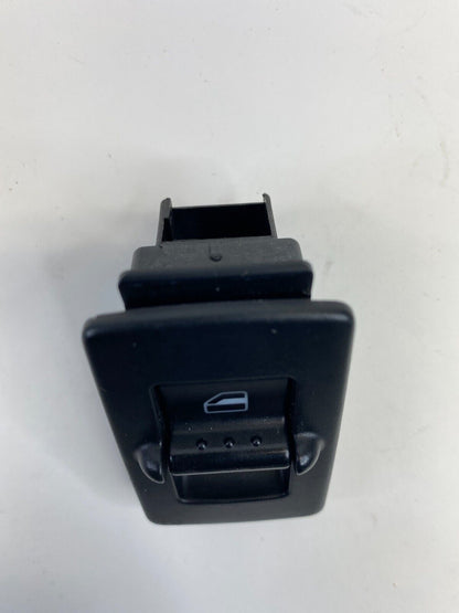 1998-2007 Volkswagen Beetle Front Right Side Door Power Window Control Switch
