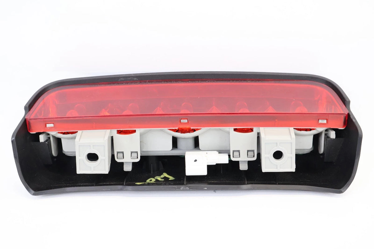2010-2013 KIA SOUL REAR HIGH MOUNTED 3RD THIRD BRAKE LIGHT LAMP 92701-2K0 OEM