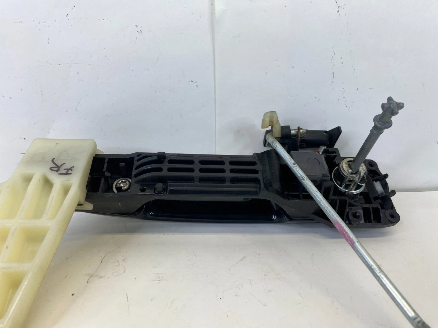 2007-2011 TOYOTA YARIS HATCHBACK FRONT RIGHT PASSENGER SIDE EXTERIOR DOOR HANDLE