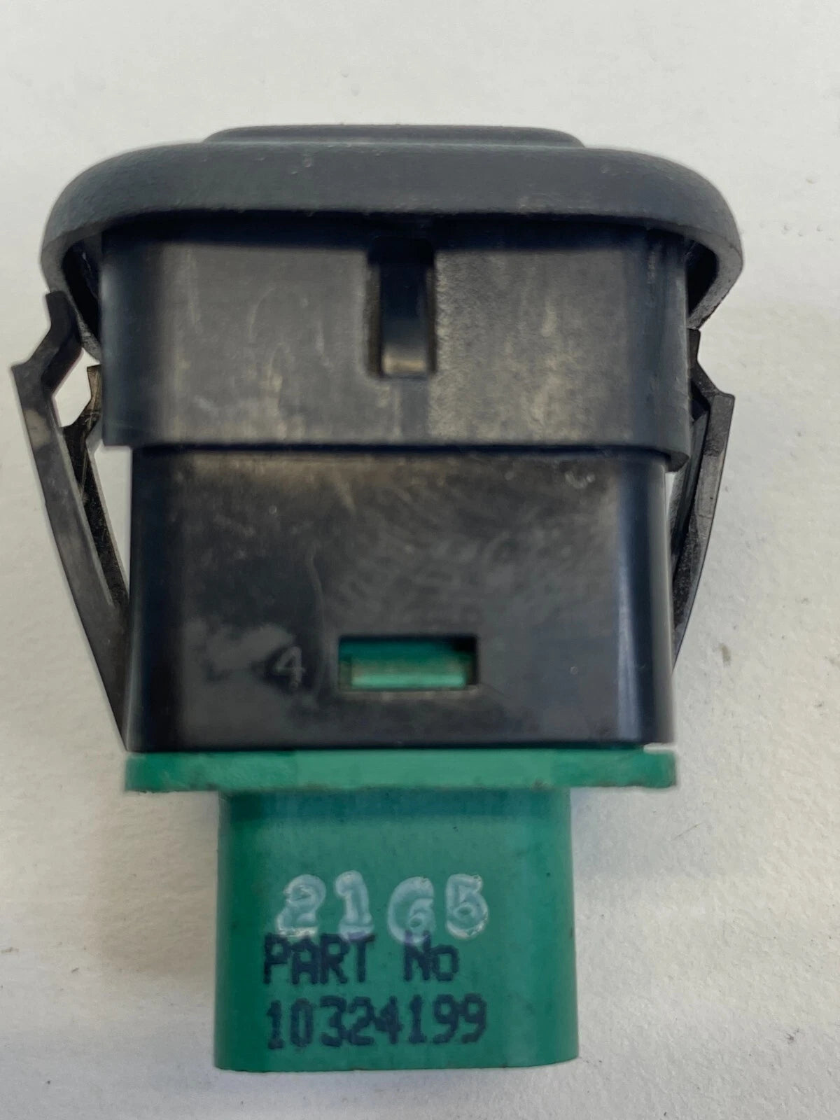 2005-2007 BUICK TERRAZA REAR AIR SUSPENSION TIRE INFLATION SWITCH BUTTON 1032419