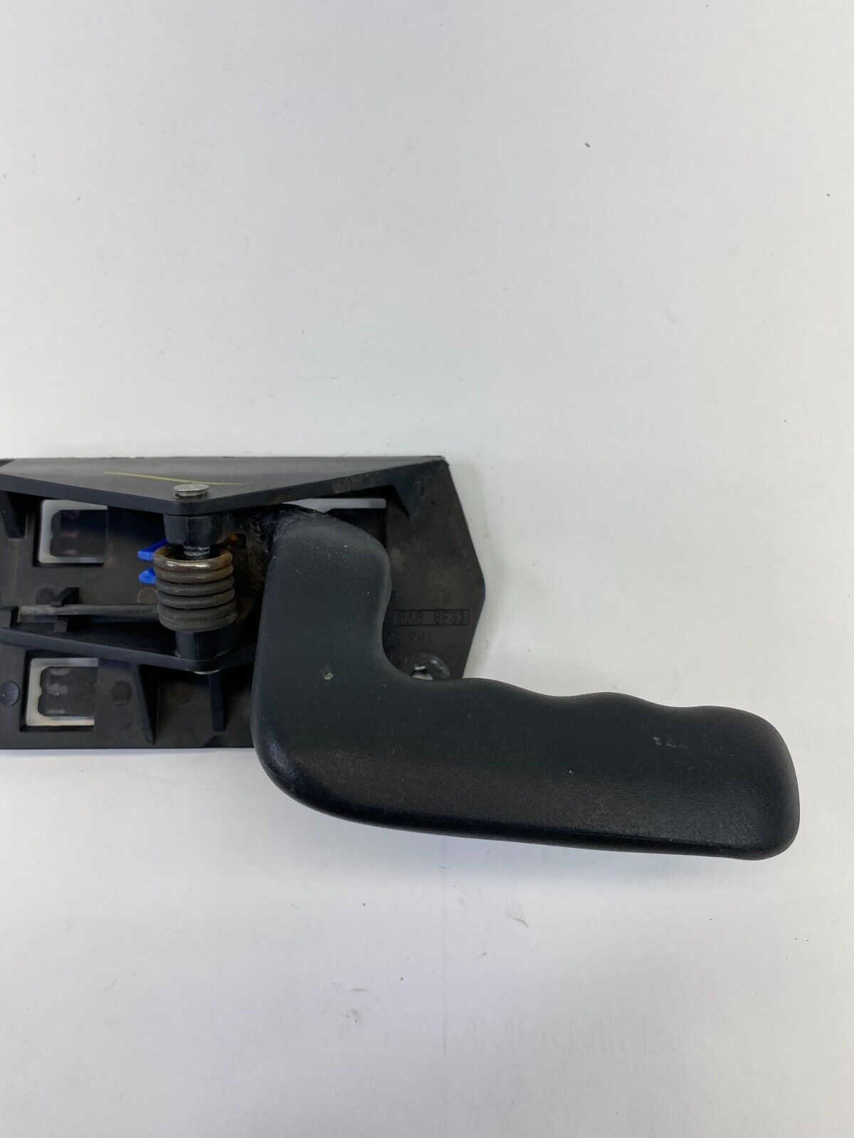 2000-2006 GMC Yukon SUV 4-DR Front Right Passenger Side Inner Door Handle Assy