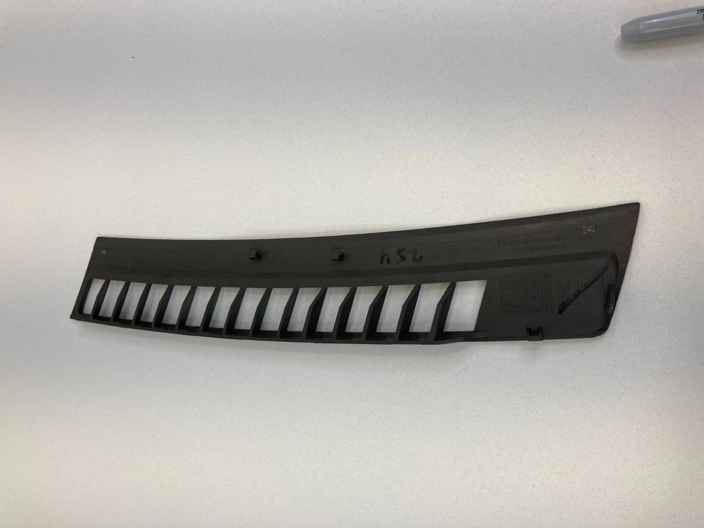 2005-2007 JEEP GRAND CHEROKEE UPPER RIGHT DASH DEFROST VENT COVER 5JM66TRM