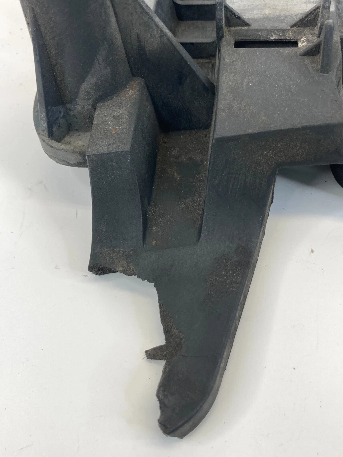 2005-2018 VOLKSWAGEN JETTA GOLF BEETLE BATTERY SUPPORT TRAY HOLDER OEM FACTORY