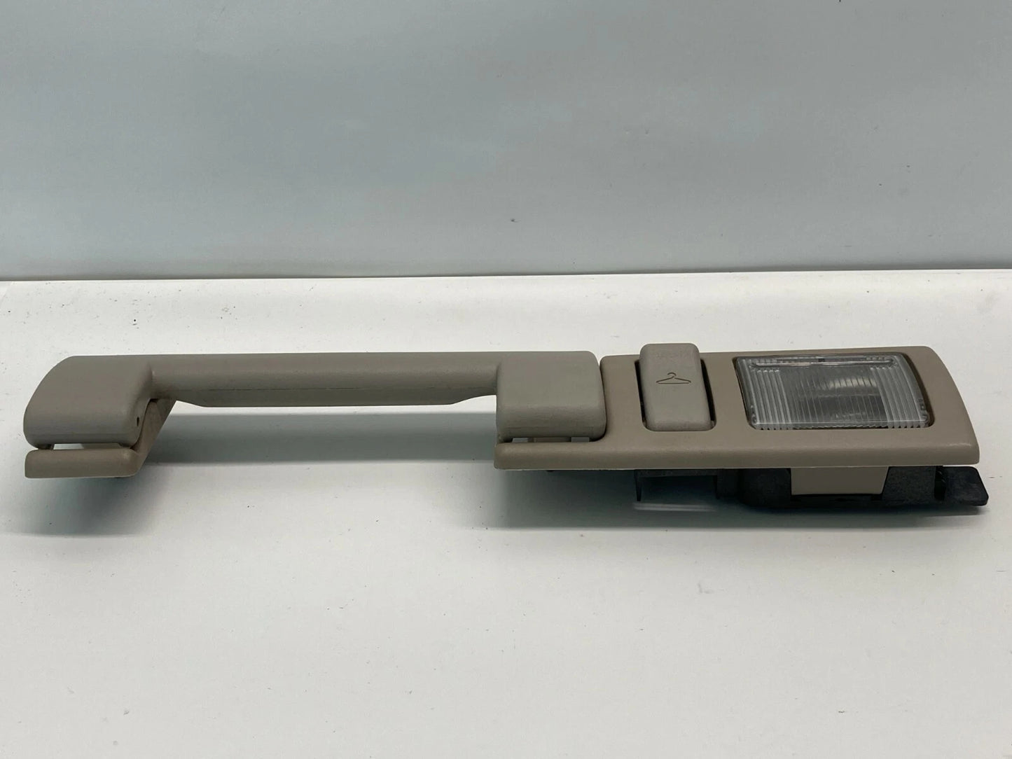 2004-2006 CHRYSLER PACIFICA REAR LEFT ROOF GRAB HANDLE COURTESY LIGHT OEM 827583