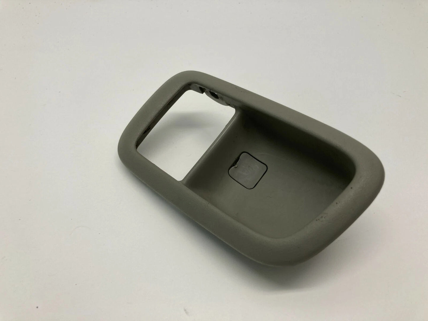 1997-2001 LEXUS ES300 REAR LEFT INTERIOR INNER DOOR HANDLE BEZEL 6927833030 OEM