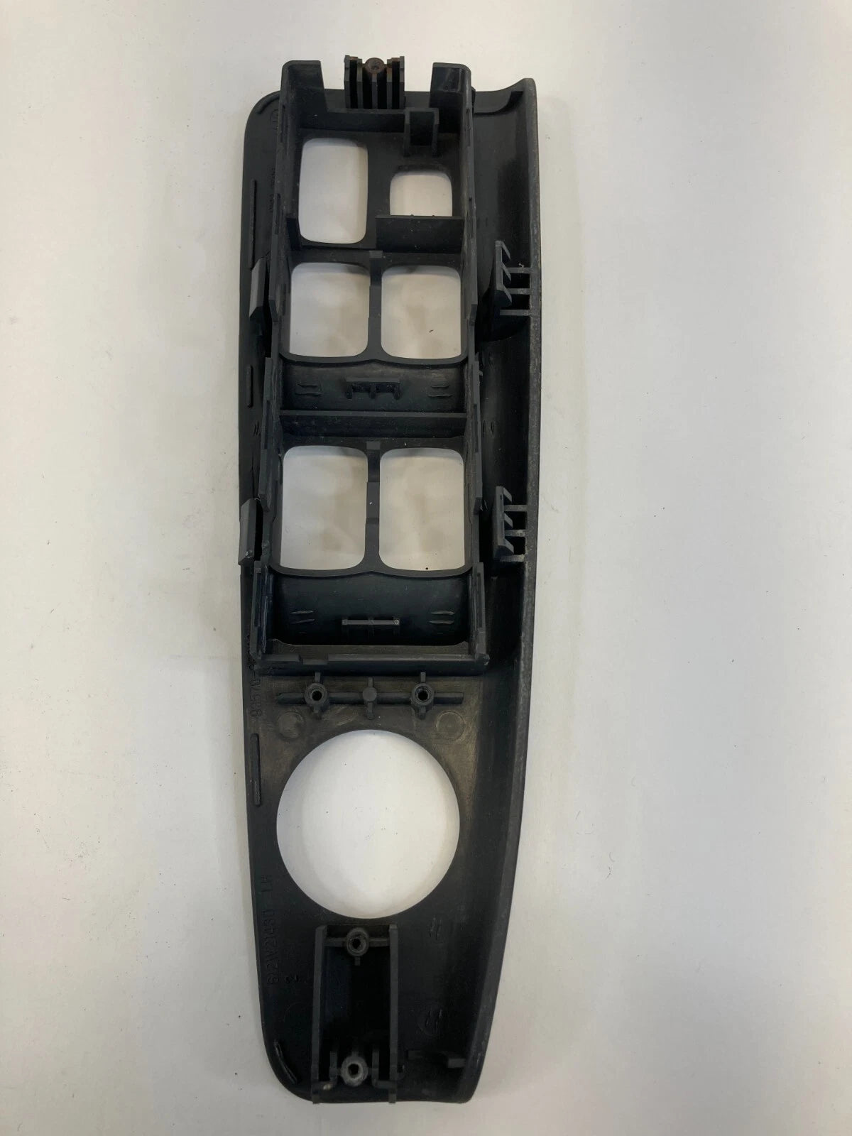 2002-2006 KIA SPECTRA SEDAN 4-DR FRON LEFT DOOR WINDOW SWITCH BEZEL 612W21430