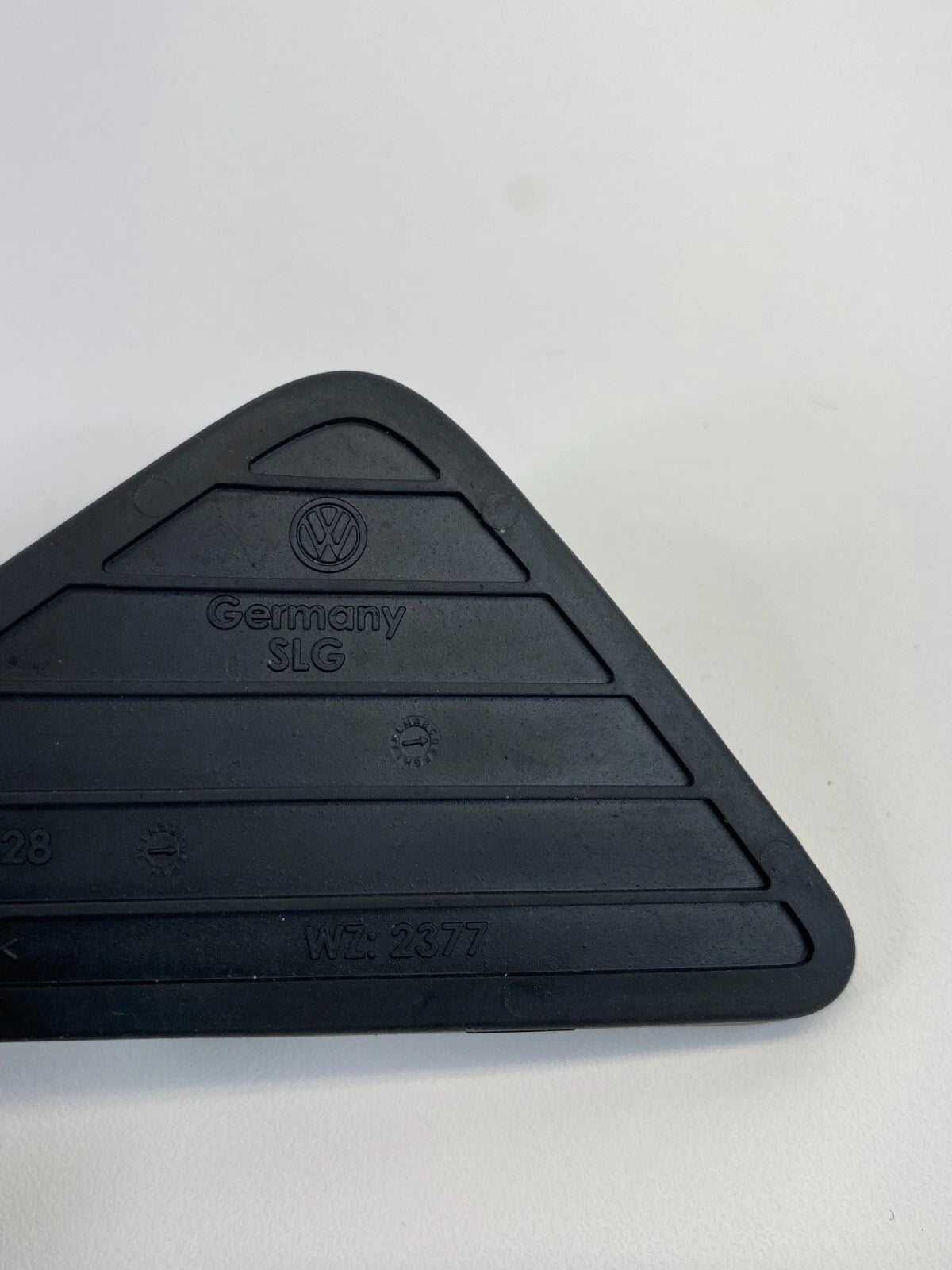 09-17 VOLKSWAGEN CC 07-10 PASSAT CENTER CONSOLE MAT RUBBER INSERT 3C0-863-328