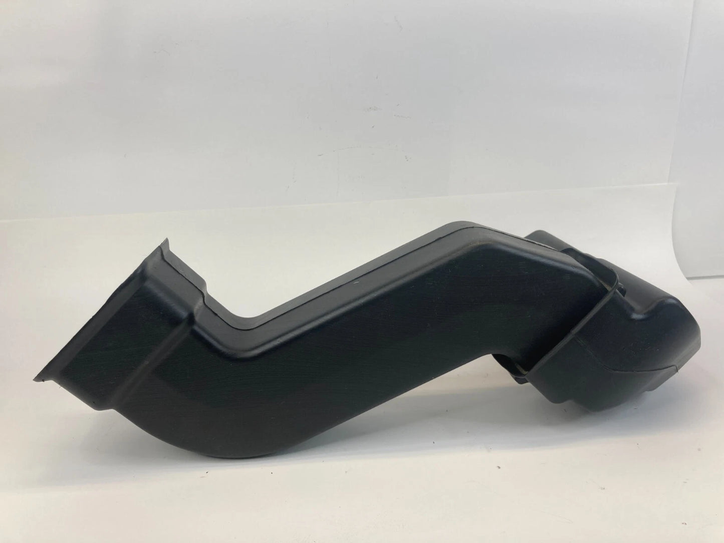 2013-2020 FORD FUSION RIGHT SIDE HYBRID BATTERY COOLING AIR DUCT DG98-10C732-AA