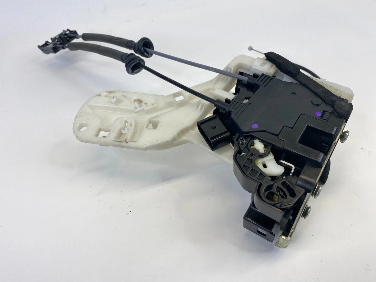 11-16 HYUNDAI ELANTRA FRONT RIGHT PASSENGER SIDE DOOR LOCK LATCH OEM 81320-3X010