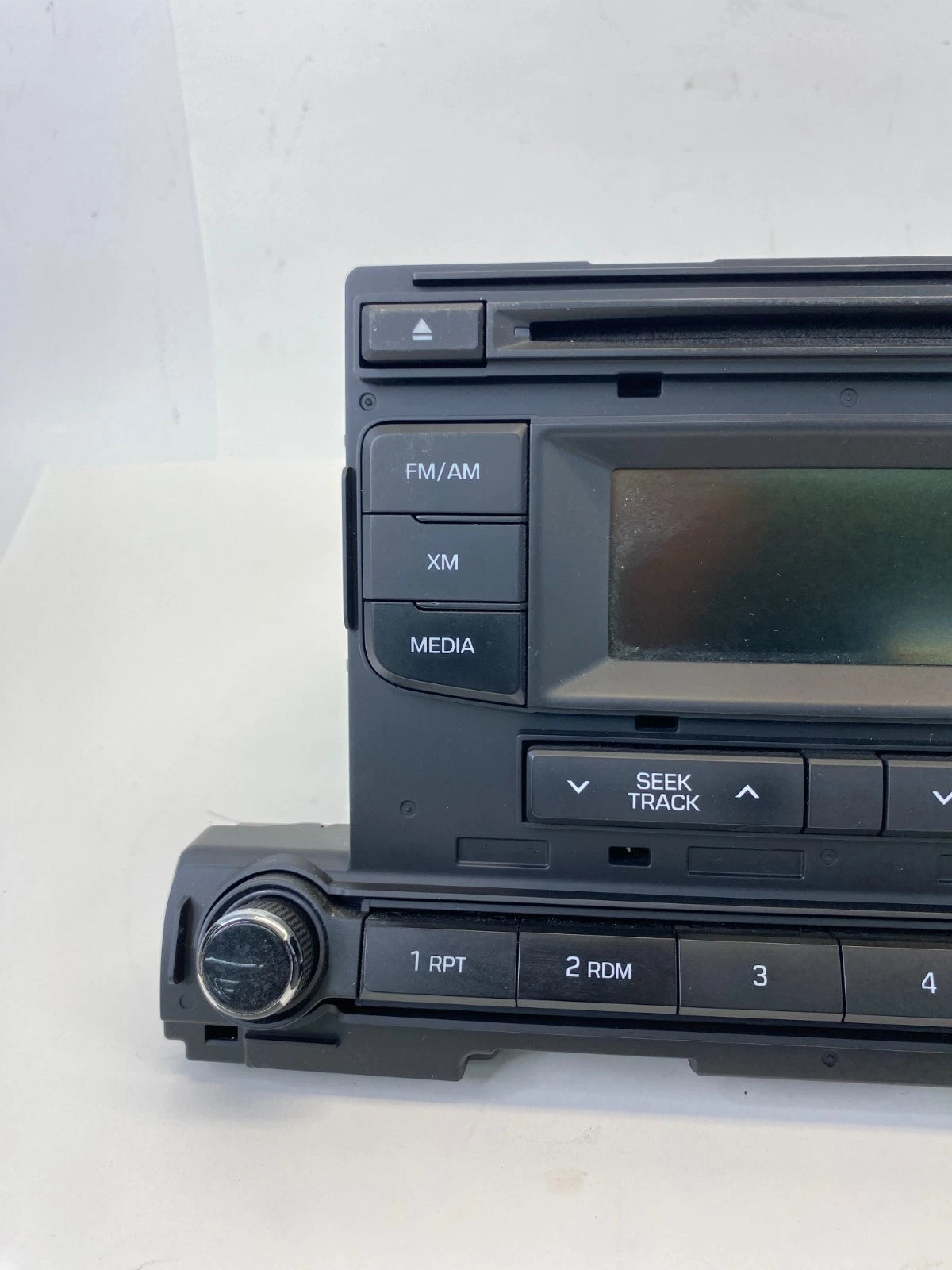 2017 2018 HYUNDAI ELANTRA RADIO AM FM CD PLAYER RECEIVER 96170-F2100-UAT OEM