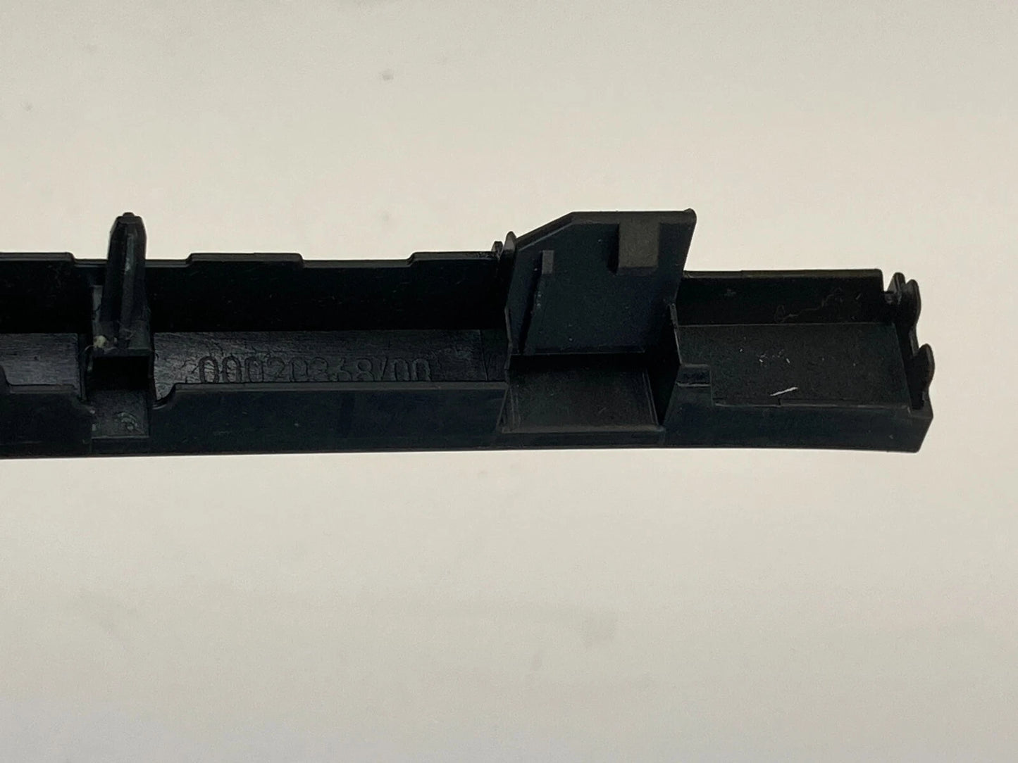 09-12 VOLKSWAGEN CC CENTER DASH INSTRUMENT PANEL BAR TRIM BEZEL 3C0858336N OEM