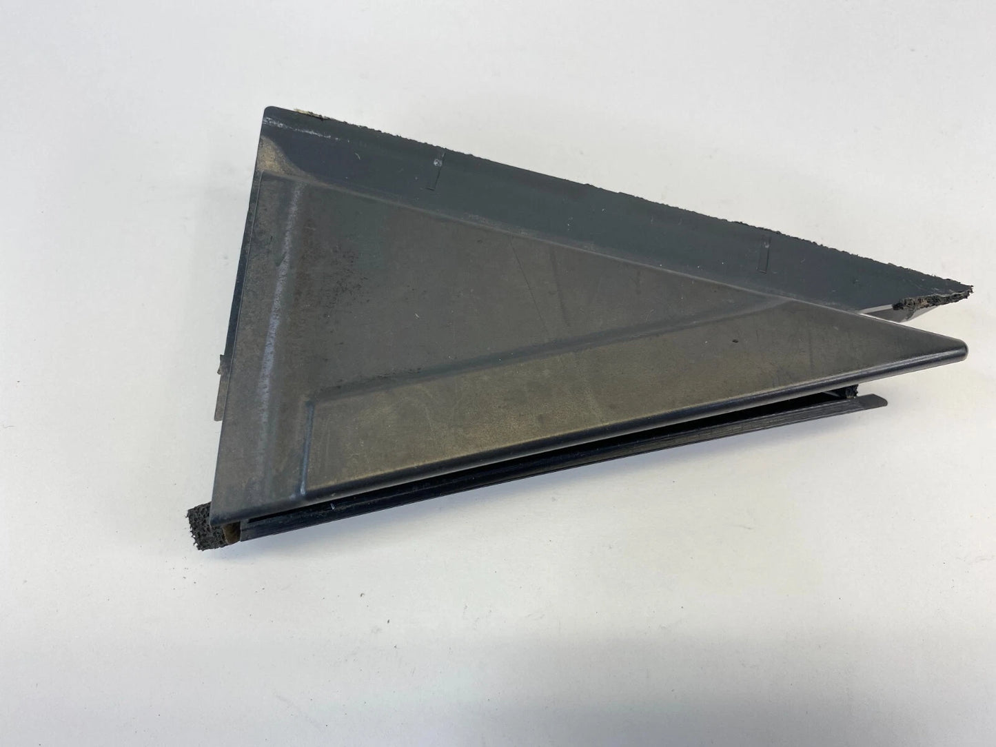 2008-2013 NISSAN ROGUE REAR RIGHT DOOR INNER CORNER WINDOW GLASS COVER CHANNEL
