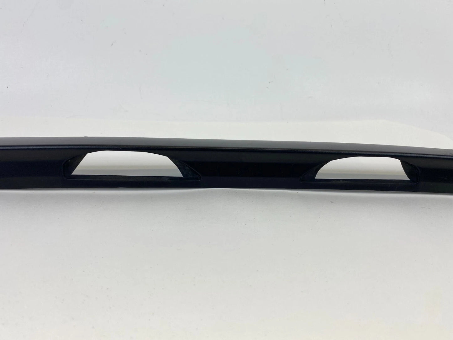 01 02 03 04 05 HONDA CIVIC REAR TRUNK LID LICENSE PLATE MOLDING 74890-S5P-A OEM