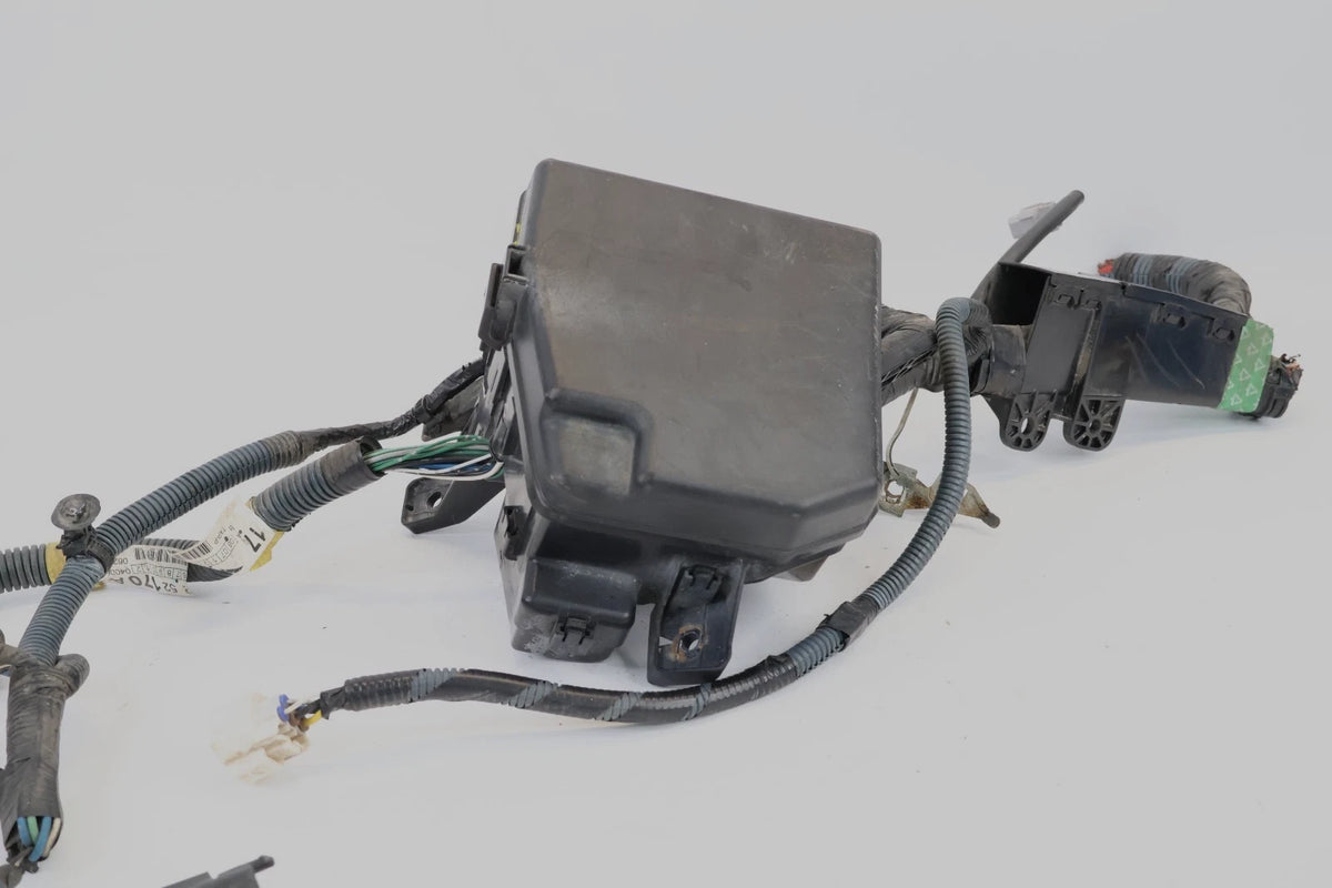 2007-2012 TOYOTA YARIS 1.5L L4 A/T ENGINE COMPARTMENT FUSE BOX JUNCTION BLOCK