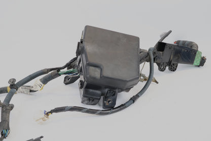 2007-2012 TOYOTA YARIS 1.5L L4 A/T ENGINE COMPARTMENT FUSE BOX JUNCTION BLOCK