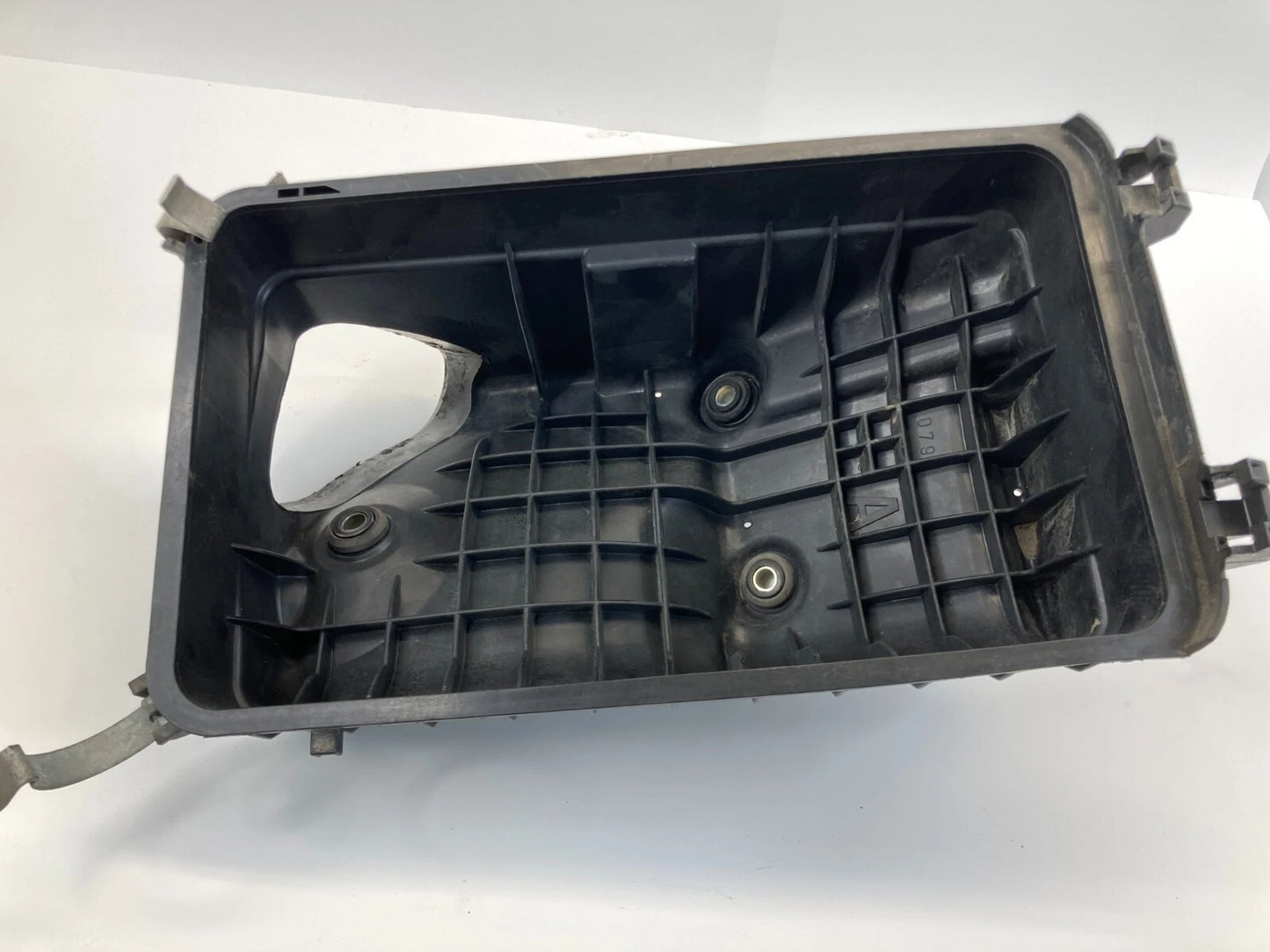 2002 2003 TOYOTA SOLARA 2.4L L4 AIR INTAKE CLEANER BOX LOWER COVER BOTTOM TRIM