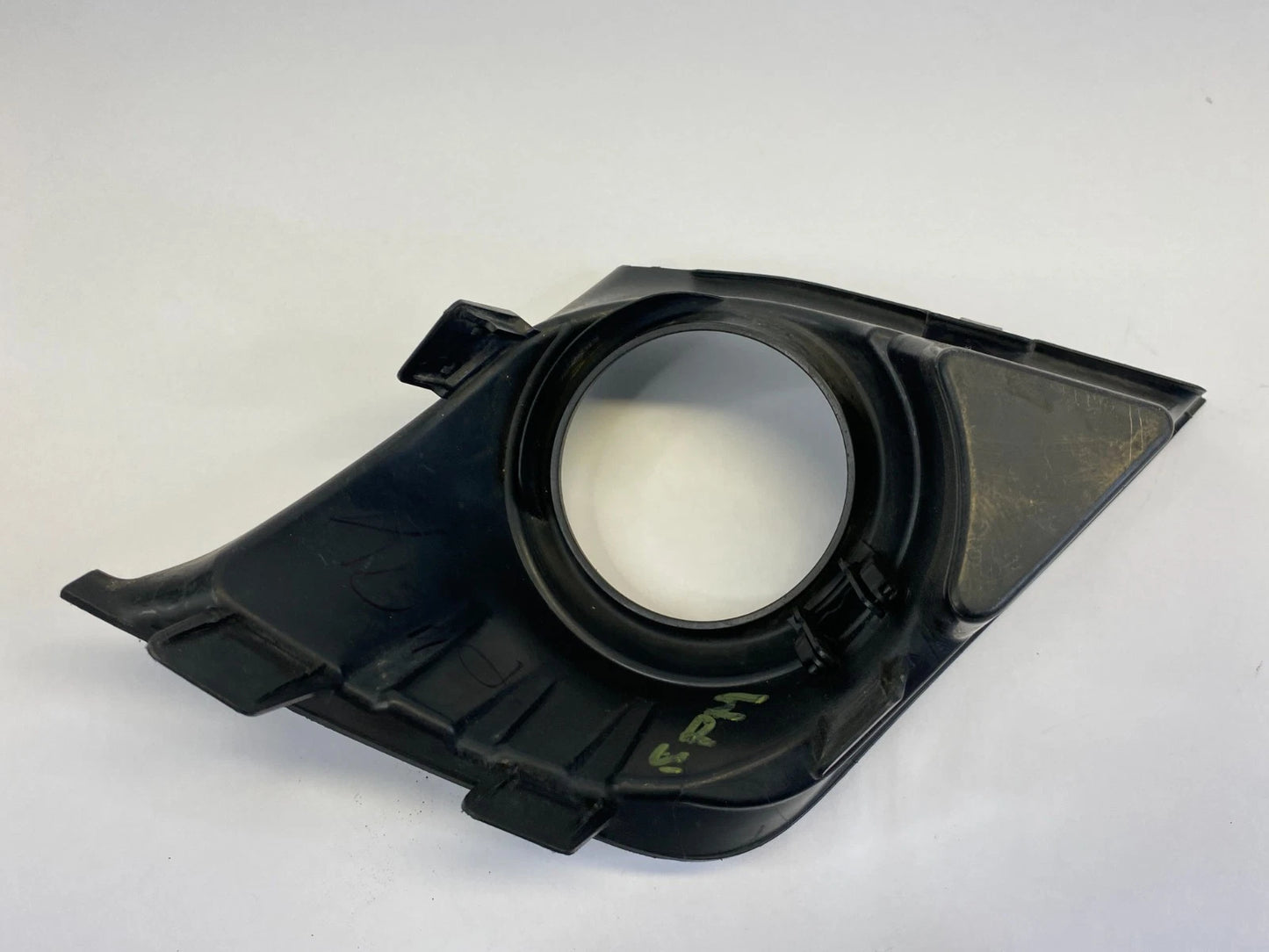2018 2019 MITSUBISHI OUTLANDER SPORT FRONT RIGHT FOG LIGHT BEZEL TRIM 8321A786