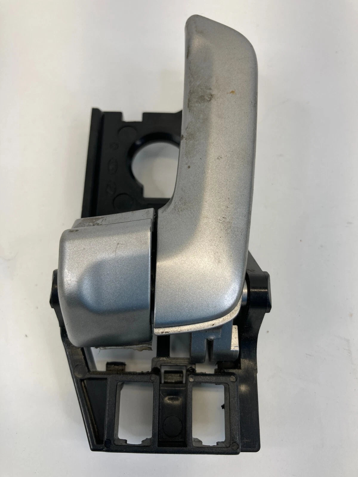 2005-2010 KIA SPORTAGE REAR LEFT DRIVER INNER DOOR HANDLE SILVER OEM 82613-1F000