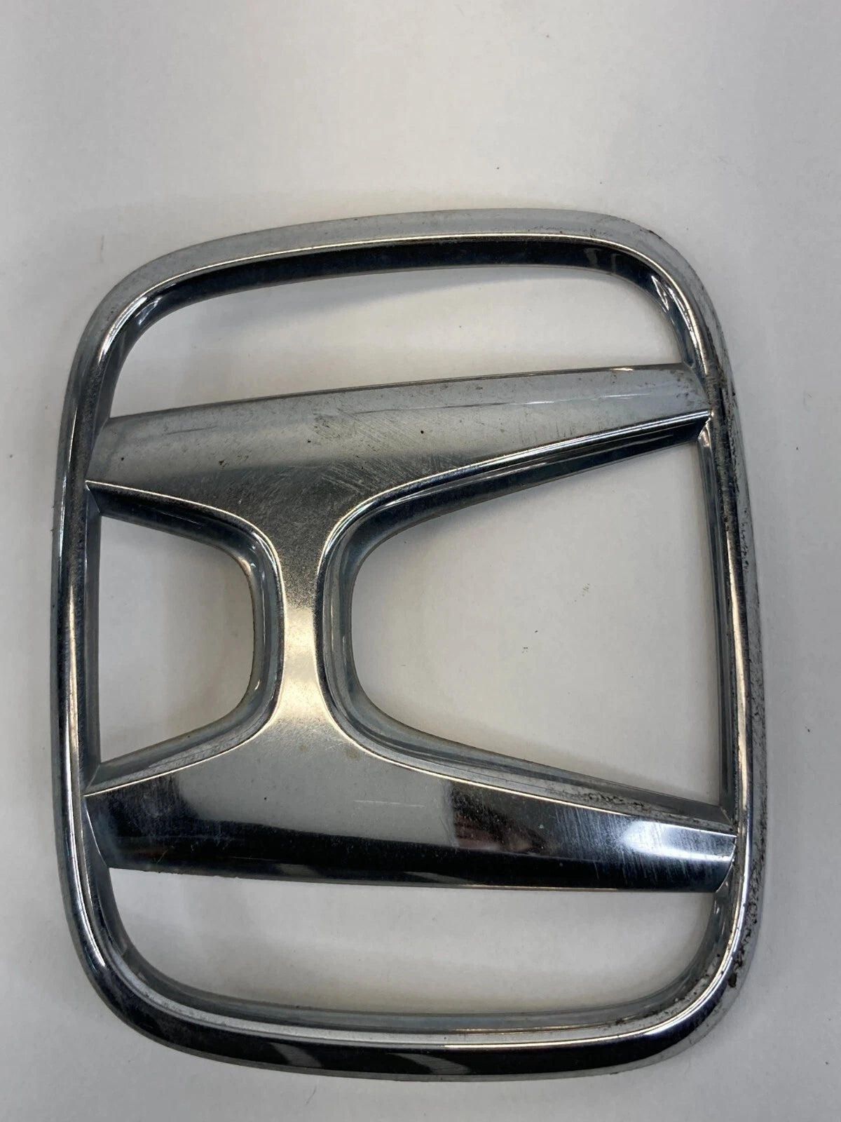 06 07 HONDA ACCORD SEDAN TRUNK DECK LID EMBLEM LOGO BADGE SYMBOL 75701-SDA-A000