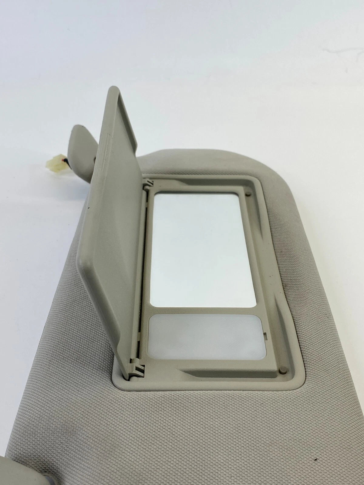2007 2008 INFINITI G35 SEDAN RIGHT SUNVISOR PASSENGER SUN VISOR ILLUMINATED OEM
