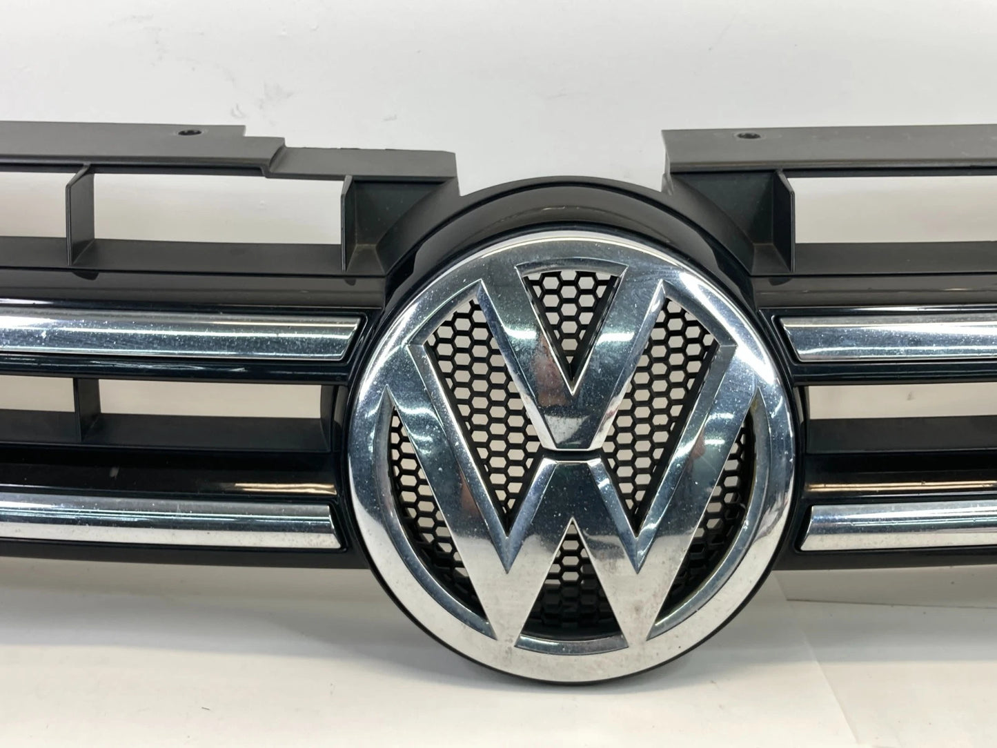 2011-2014 VOLKSWAGEN TOUAREG FRONT BUMPER UPPER GRILL GRILLE 7P6-853-651-A-WD
