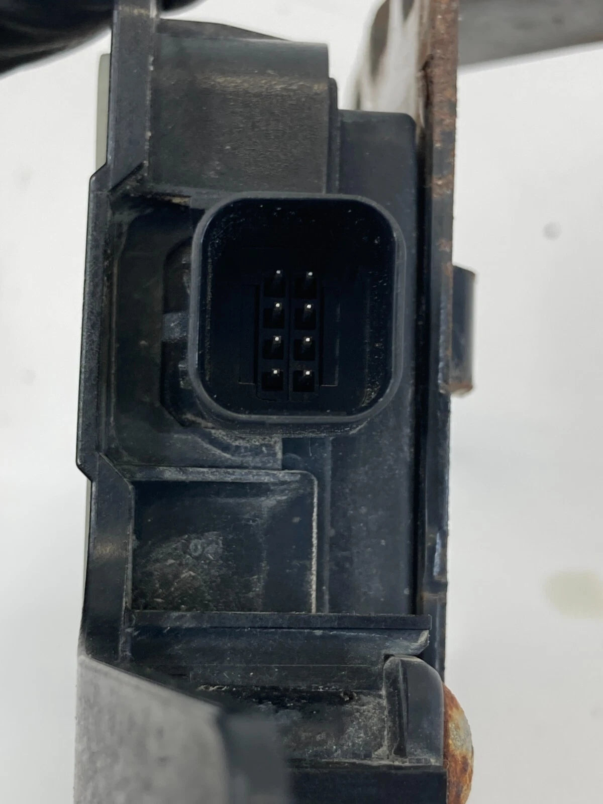 2013-2016 HYUNDAI SANTA FE REAR LEFT BLIND SPOT SENSOR MONITOR MODULE 95811B8000