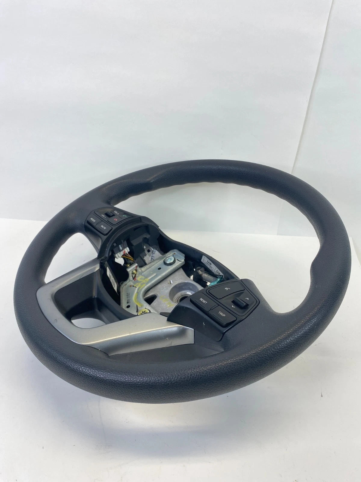 2012-2017 KIA RIO 1.6L STEERING WHEEL WITH AUDIO & CRUISE CONTROL BUTTONS OEM
