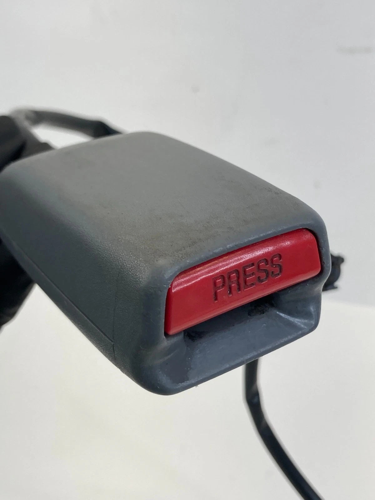 2005-2010 TOYOTA AVALON FRONT RIGHT PASSENGER SEAT BELT BUCKLE 73230AC090B1 OEM