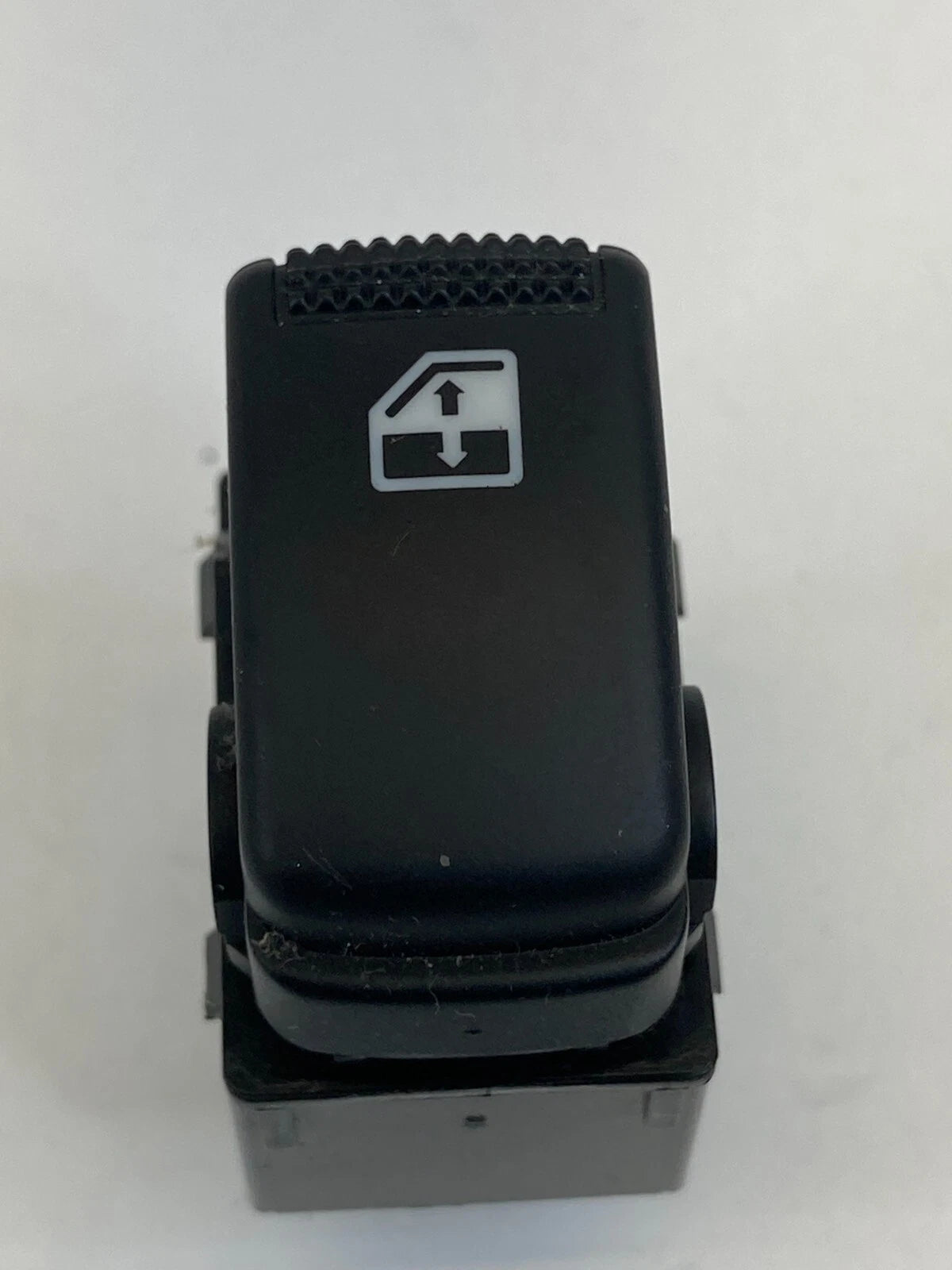 2005-2010 KIA SPORTAGE REAR RIGHT SIDE POWER WINDOW SWITCH CONTROL BUTTON OEM