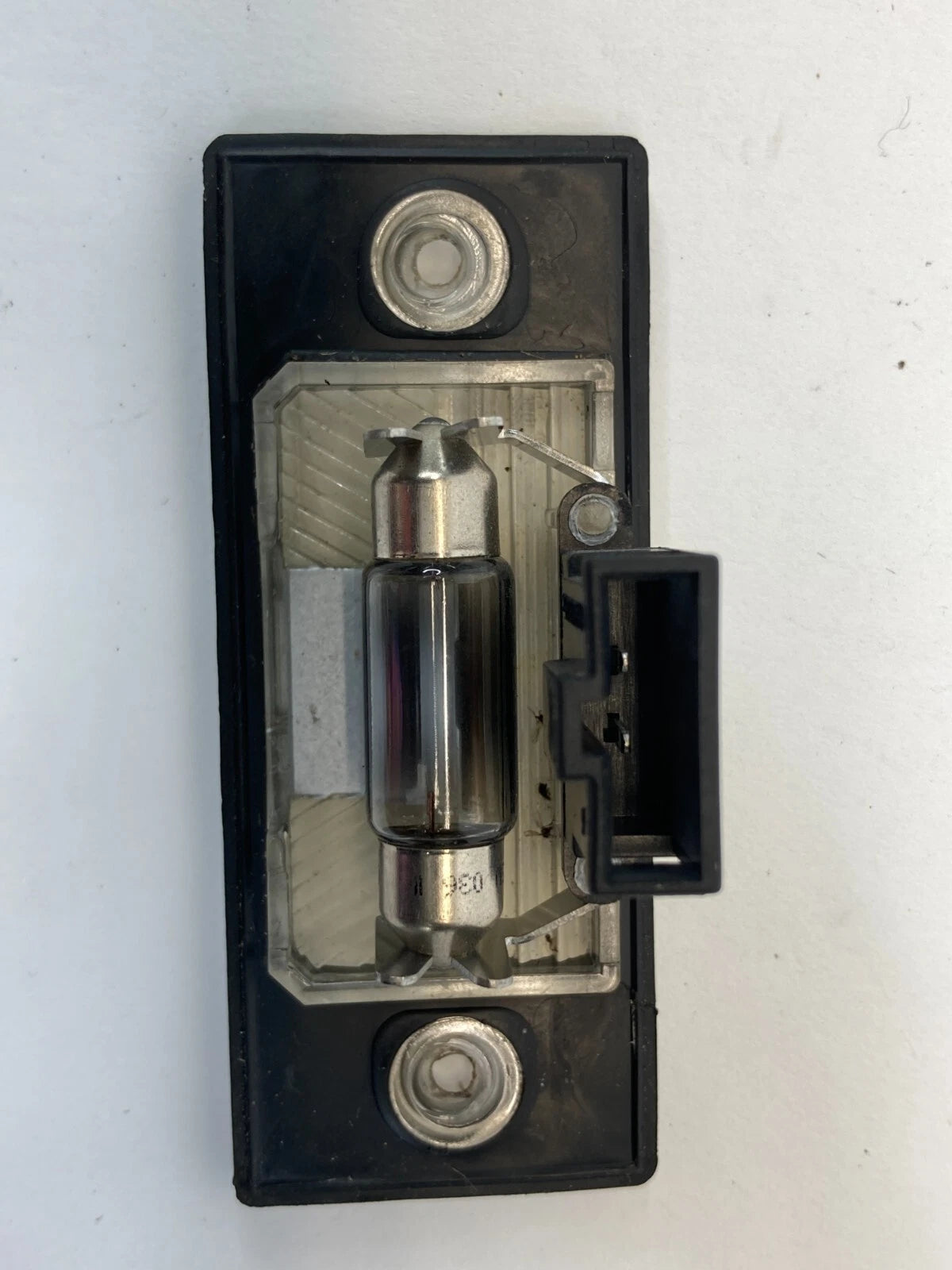2009-2014 VOLKSWAGEN TIGUAN REAR LEFT OR RIGHT LICENSE PLATE LIGHT ASSEMBLY OEM