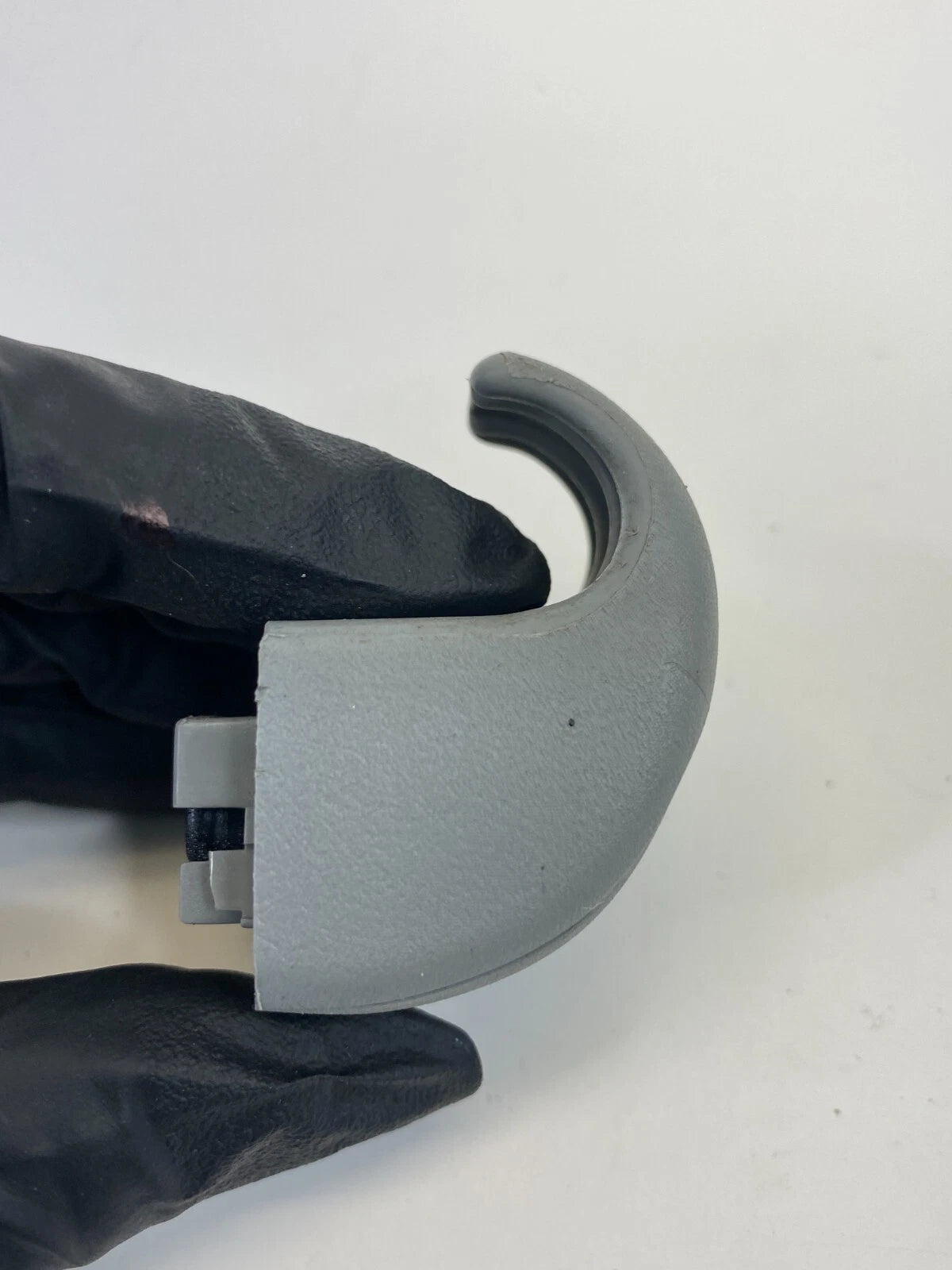2009 KIA BORREGO FRONT LEFT SUN VISOR RETAINER CLIP HOOK HOLDER UNIT OEM FACTORY