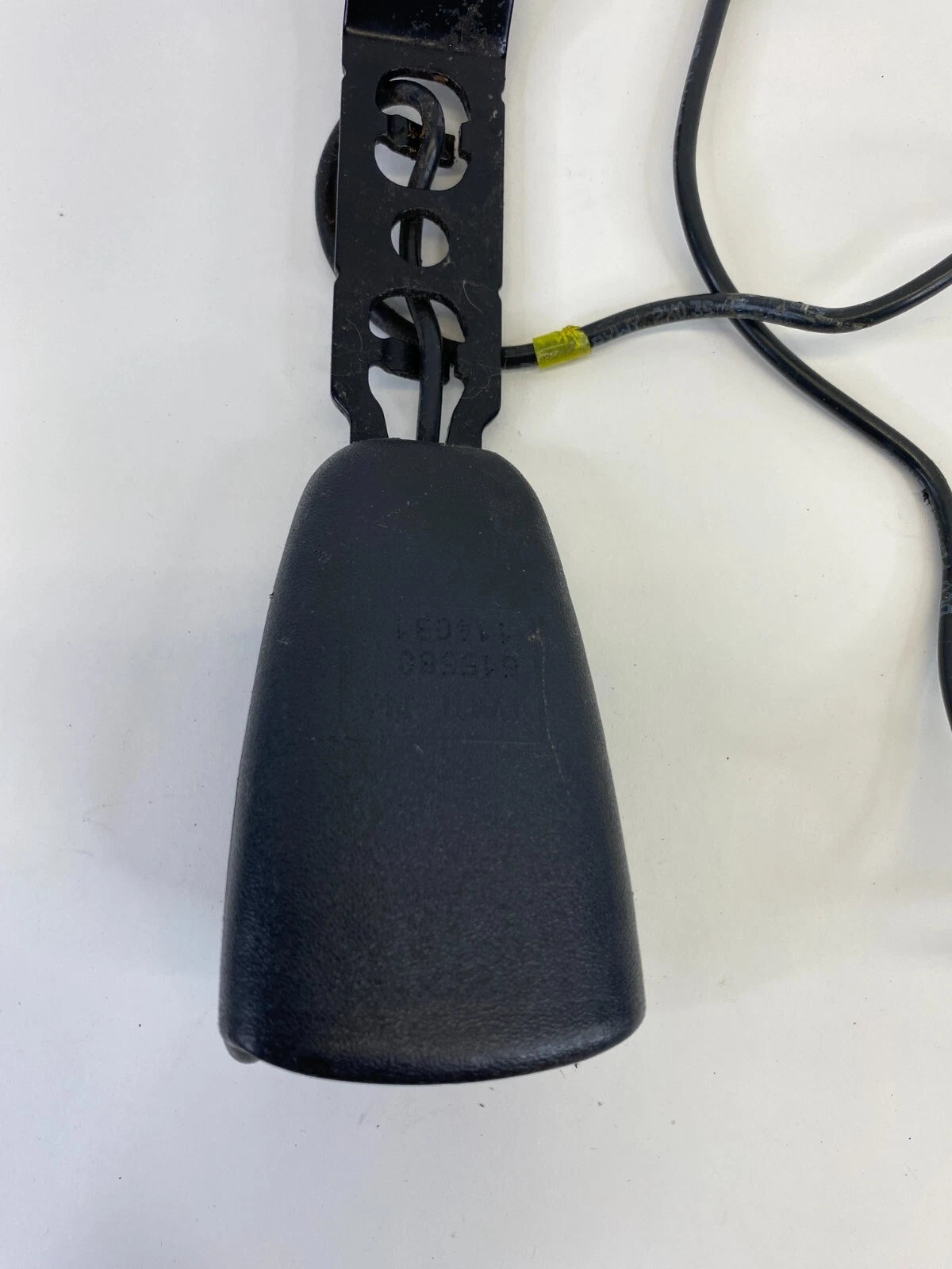 2000-2004 VOLVO S40 FRONT LEFT DRIVER SIDE SEAT BELT BUCKLE RECIVER ASSY OEM