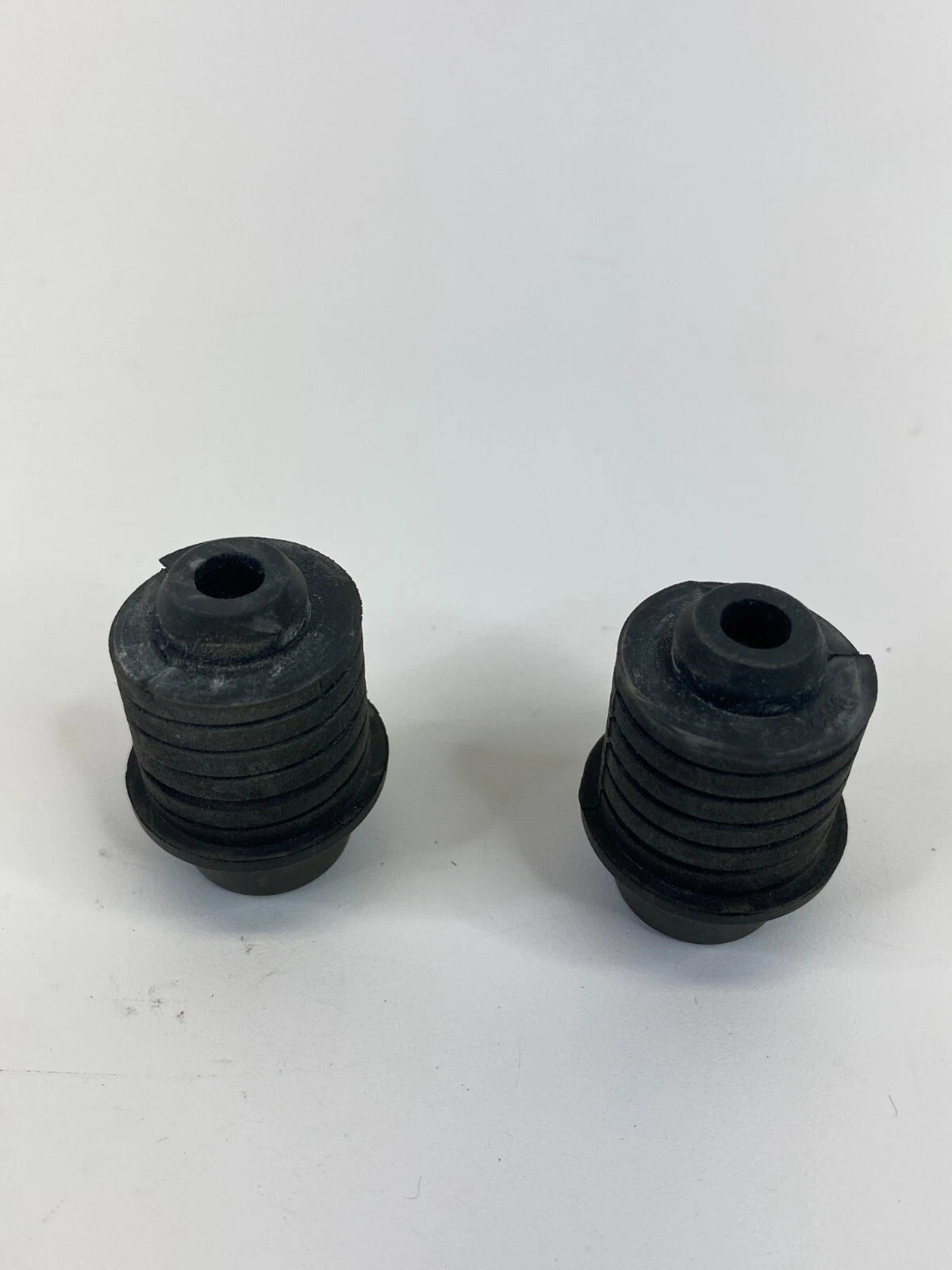12-15 CHEVROLET CAPTIVA SPORT HOOD RUBBER CUSHION BUFFER STOPPER BUMPER PAIR OEM