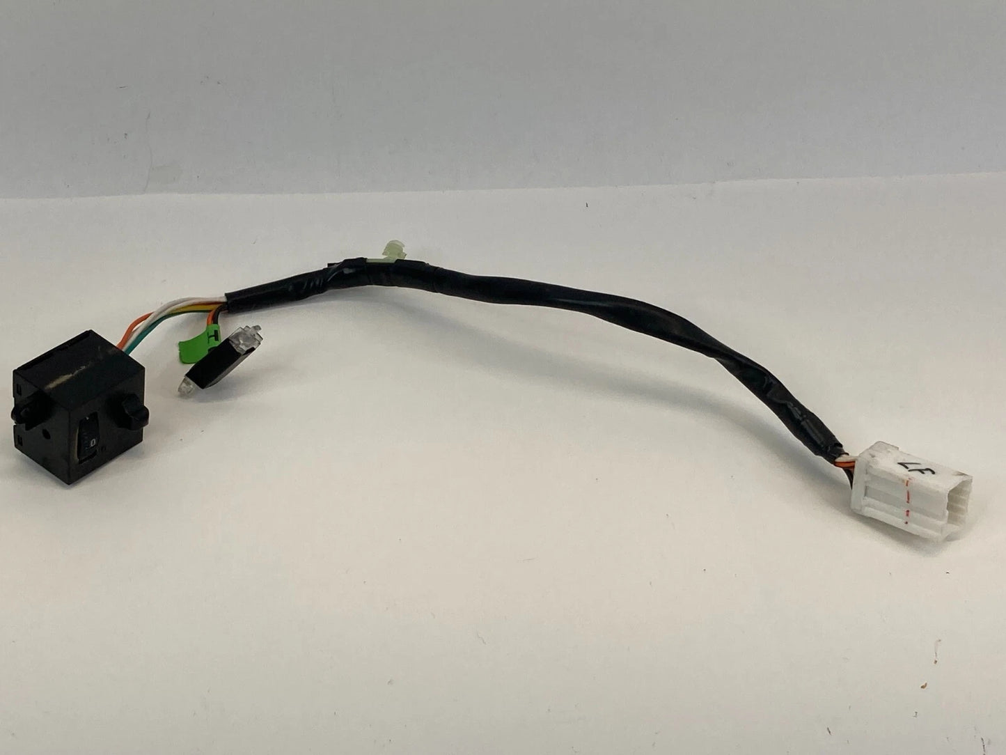 98-02 LINCOLN TOWN CAR LEFT SIDE HEATED SEAT ADJUST CONTROL SWITCH F8VB14D695AD