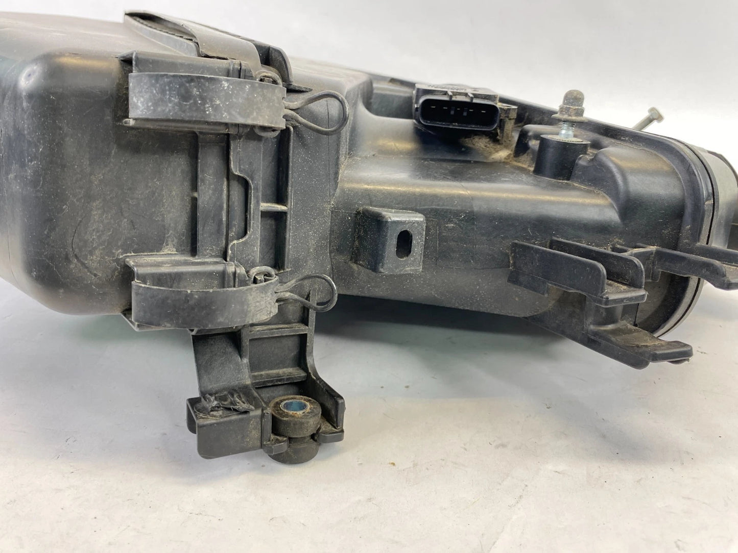 2005-2010 TOYOTA TUNDRA 4.0L V6 AIR CLEANER FILTER BOX WITH MAF AIR FLOW SENSOR