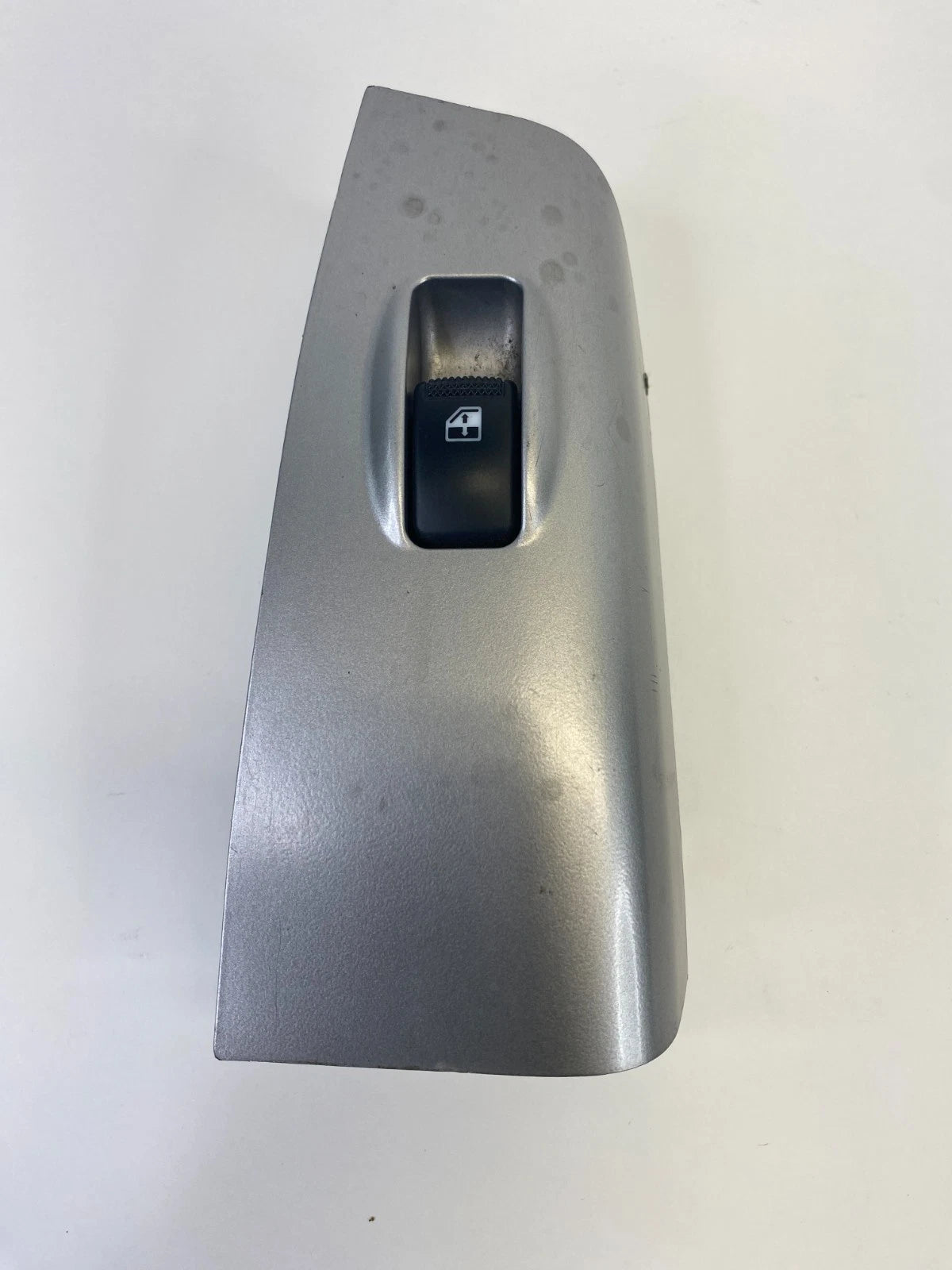 05 06 07 08 09 10 KIA SPORTAGE REAR LEFT DOOR WINDOW SWITCH BEZEL 935801F000 OEM