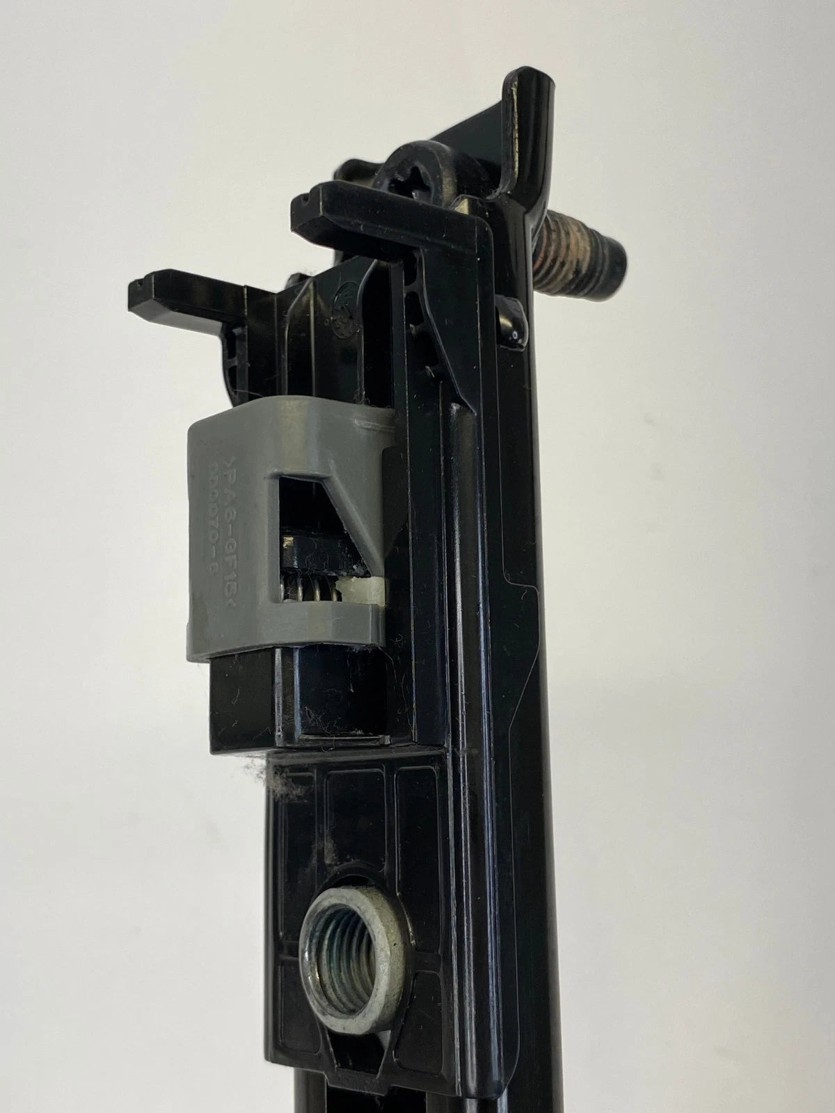 2010-2017 CHEVROLET EQUINOX SEAT BELT HEIGHT ADJUSTER RIGHT OEM FACTORY 13577246