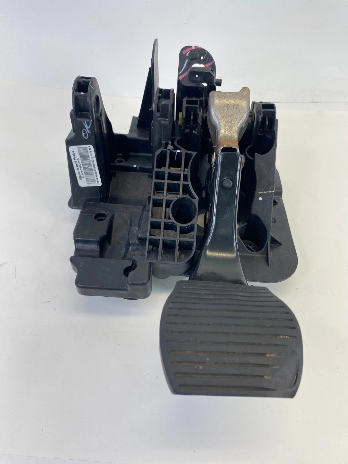 2015-2019 Fiat 500 1.4L Automatic Transmission Brake Pedal & Bracket 53100078