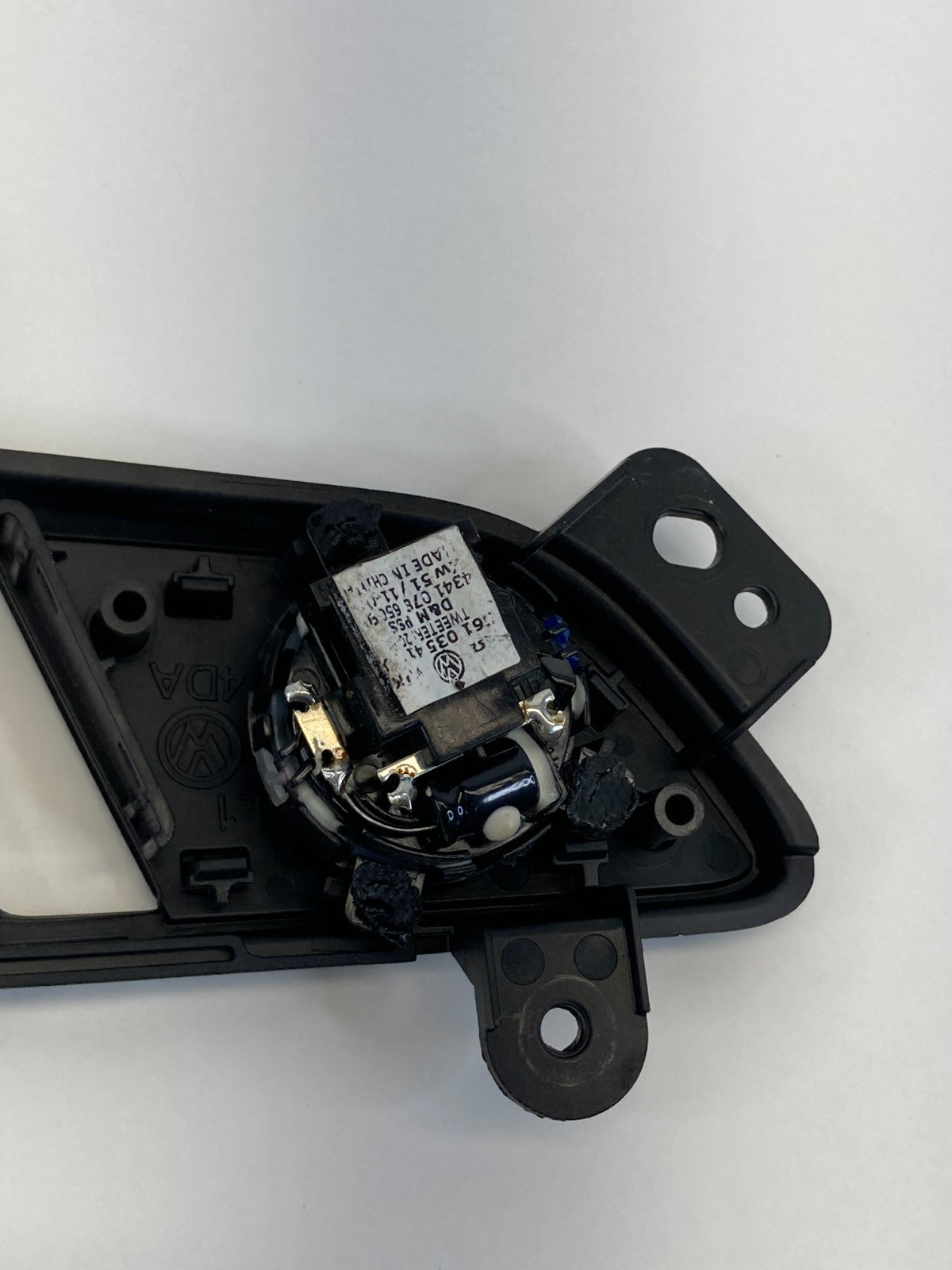 12-15 VW Passat Rear Left Side Interior Door Handle W/ Tweeter 561035411 OEM